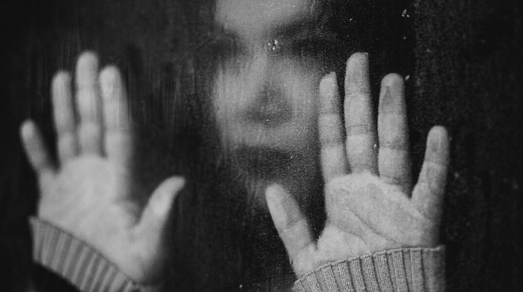 Έρευνα: Να καταγγέλλεται ο σύζυγος αν παρενοχλεί τη σύζυγο 