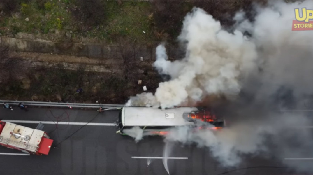 Μαρτίνο Φθιώτιδας: Λεωφορείο του ΚΤΕΛ τυλίχτηκε στις φλόγες