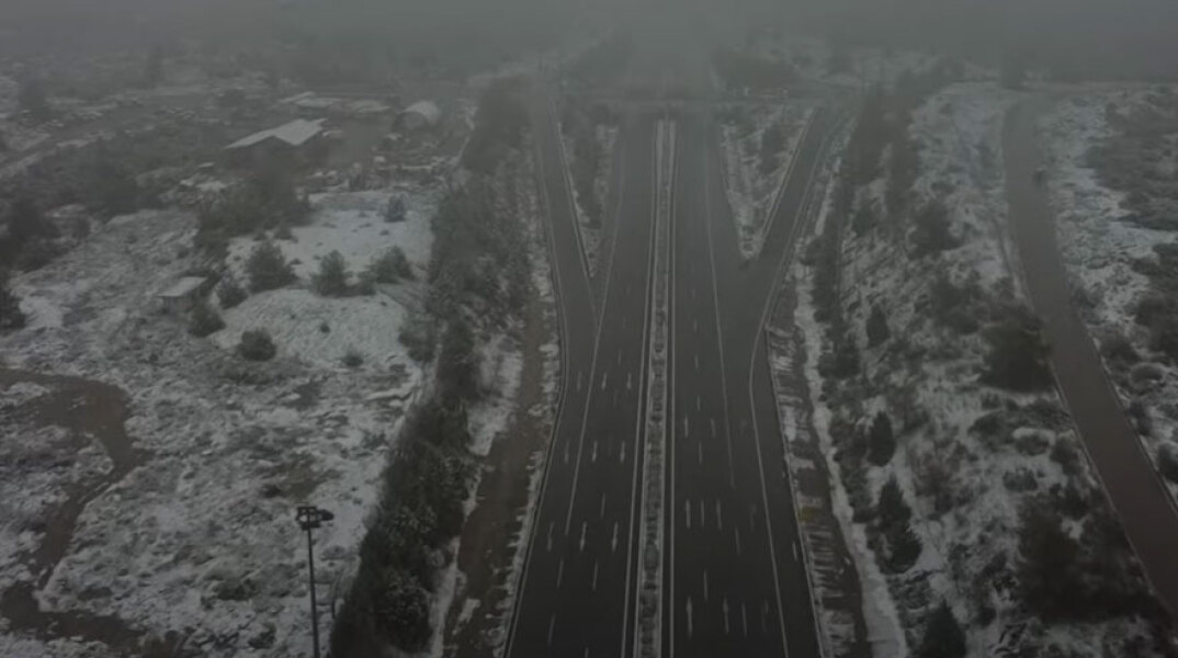Drone πάνω από την Εθνική Οδό Αθηνών - Λαμίας, καθώς η κακοκαιρία «Μήδεια» πλησιάζει την Αττική