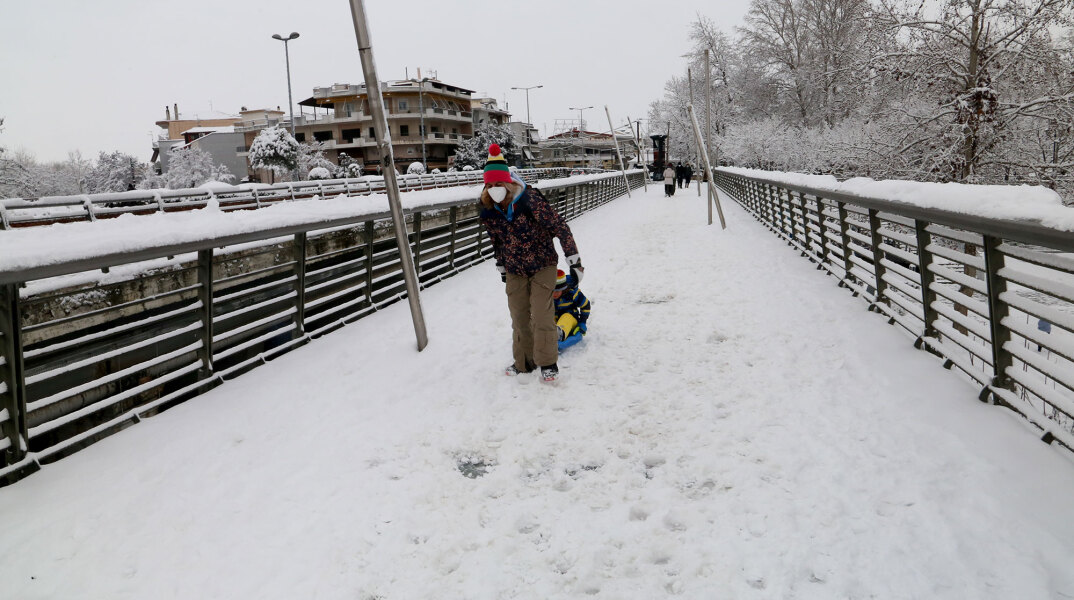 Κακοκαιρία «Μήδεια» - Πολύ χιόνι στη Λάρισα