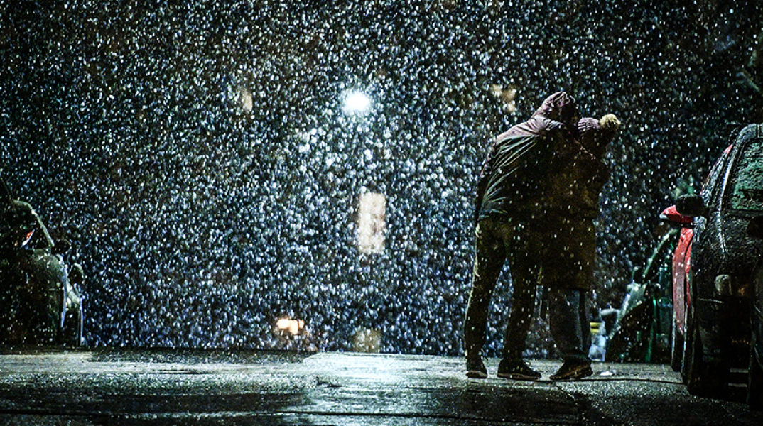 Η κακοκαιρία «Μήδεια» σαρώνει την Αττική: Πυκνή χιονόπτωση στο κέντρο της Αθήνας και στα νότια προάστια