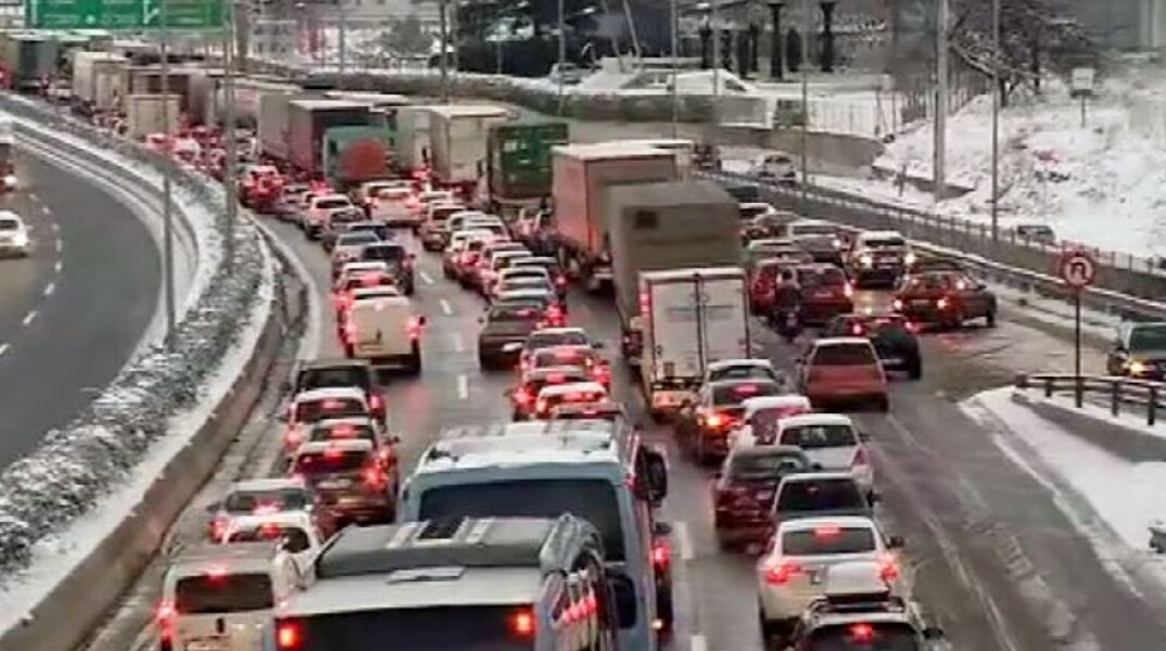 Ακινητοποιημένα οχήματα στην γέφυρα Καλυφτάκη