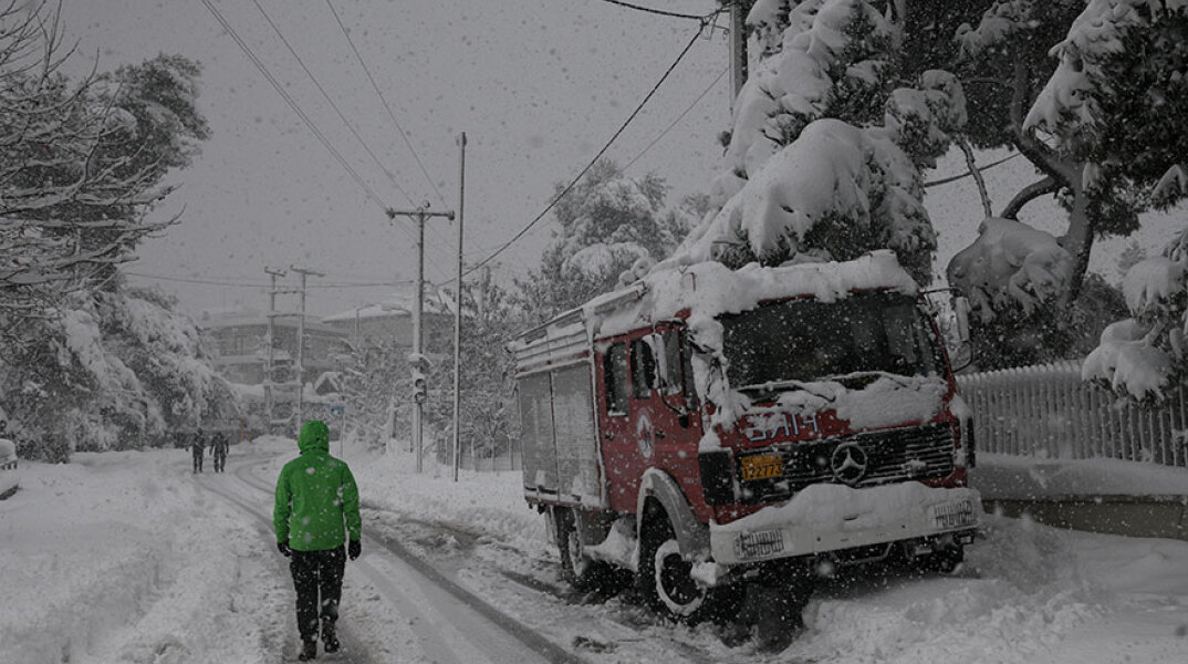 Χιόνια στον Διόνυσο έφερε η κακοκαιρία «Μήδεια»