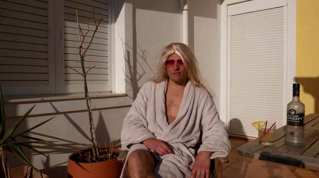 Ο τραγουδοποιός Θέμος Ρίζος, γνωστός ως Apicos