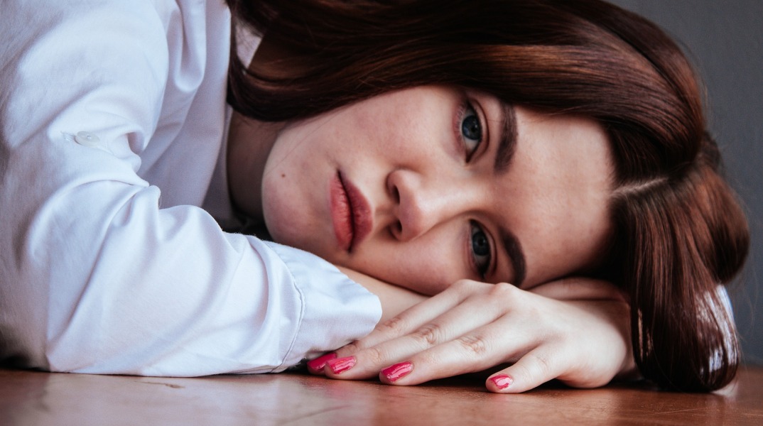 Πόσο επηρεάζουν την ψυχολογία μας οι «ελιές» της γήρανσης;