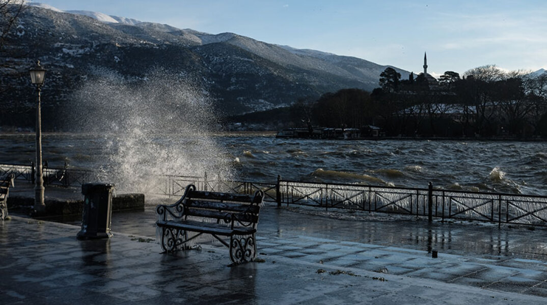 Κακοκαιρία «Μήδεια»: Χιόνια και παγετός στα Ιωάννινα