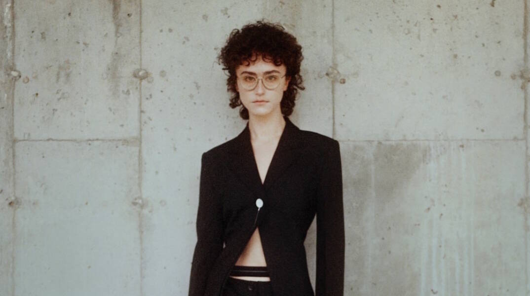 Η Έλα Έμχοφ, κόρη της Κάμαλα χάρις, ντεμπούταρε στην πασαρέλα