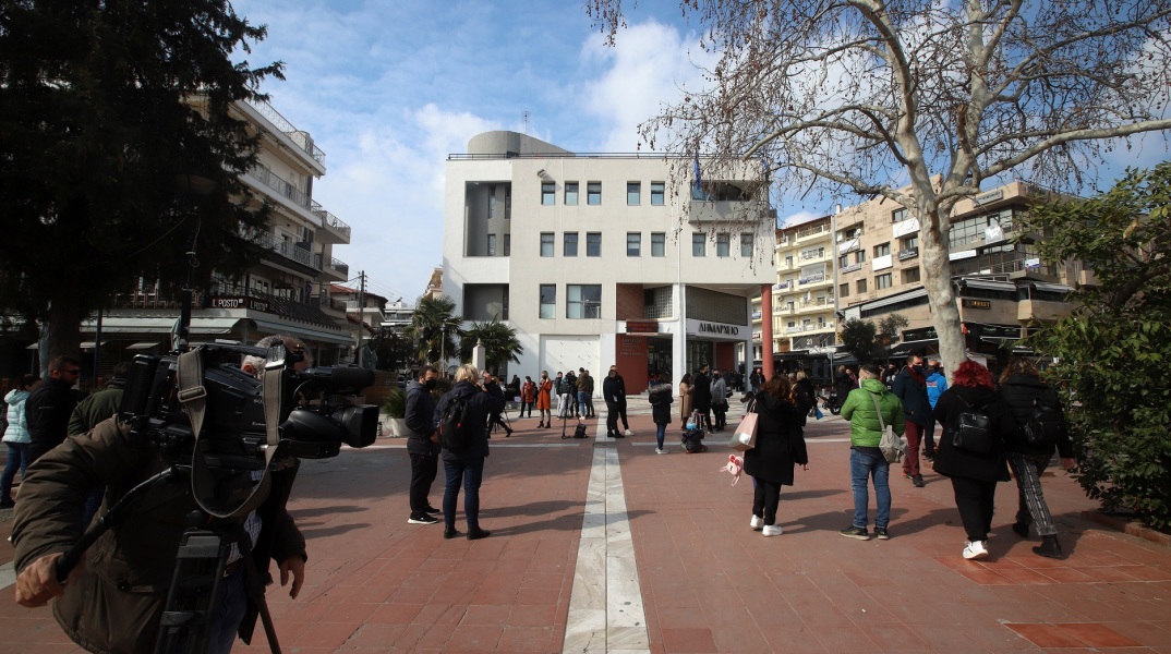 Θεσσαλονίκη: Συγκέντρωση κατά των περιοριστικών μέτρων στον Εύοσμο πραγματοποιήθηκε από κατοίκους της περιοχής, διαμαρτυρίες για την επιβολή καθολικού lockdown