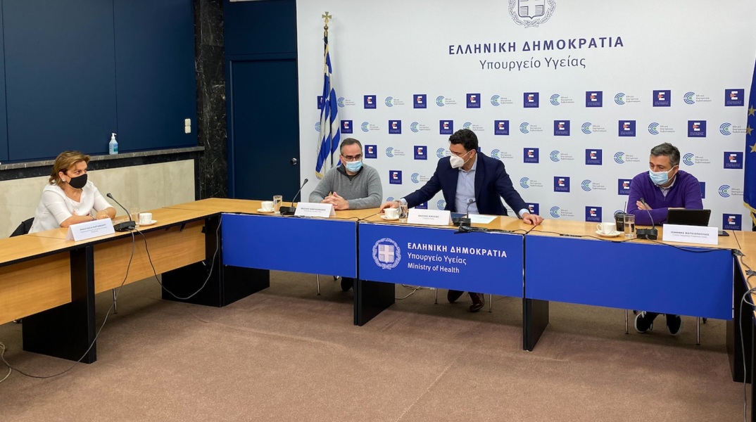 Συνάντηση με αντικείμενο τη διαχείριση της αυξημένης πίεσης στις ΜΕΘ των νοσοκομείων της Αττικής συγκάλεσε ο Υπουργός Υγείας, Βασίλης Κικίλιας 