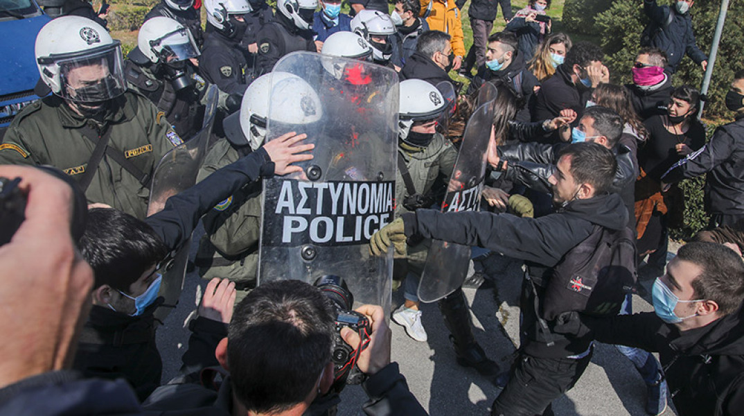 ΘΕΣΣΑΛΟΝΙΚΗ - ΕΠΕΙΣΟΔΙΑ ΚΑΙ ΠΡΟΣΑΓΩΓΕΣ ΦΟΙΤΗΤΩΝ ΠΟΥ ΕΙΧΑΝ ΚΑΝΕΙ ΚΑΤΑΛΗΨΗ ΣΤΟ ΚΤΗΡΙΟ ΔΙΟΙΚΗΣΗΣ ΣΤΟ ΑΠΘ 