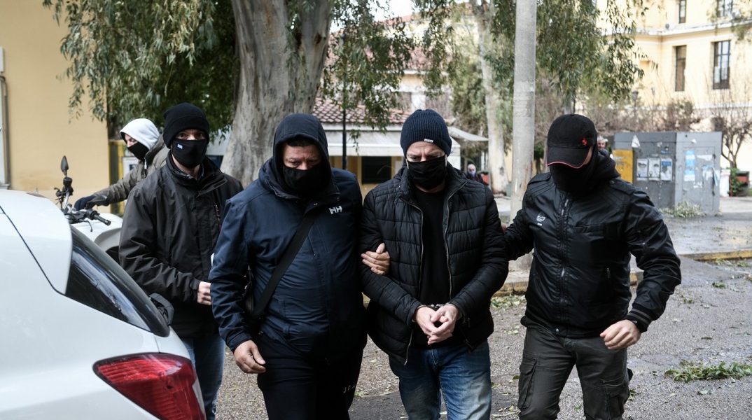 Μεταφορά του ηθοποιού-σκηνοθέτη Δημήτρη Λιγνάδη στον ανακριτή