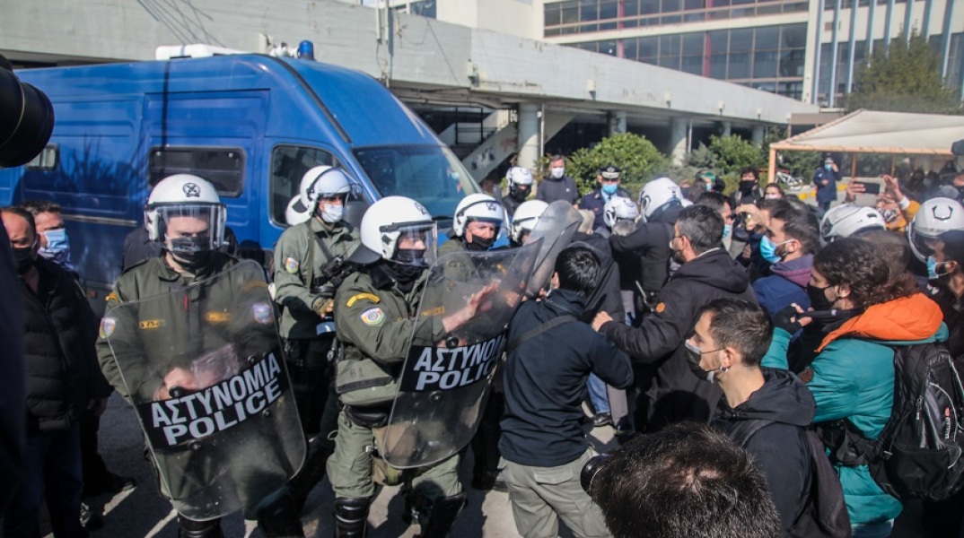 ΕΠΕΙΣΟΔΙΑ ΚΑΙ ΠΡΟΣΑΓΩΓΕΣ ΦΟΙΤΗΤΩΝ ΣΤΟ ΑΠΘ