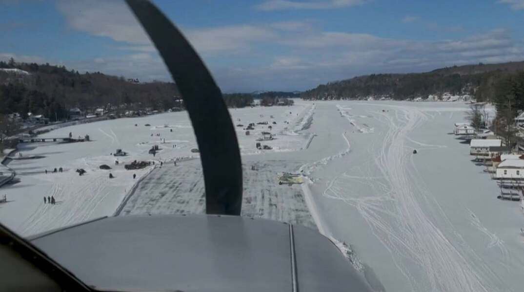 Νιου Χάμσαϊρ: Αεροσκάφος ετοιμάζεται να προσγειωθεί σε παγωμένη λίμνη