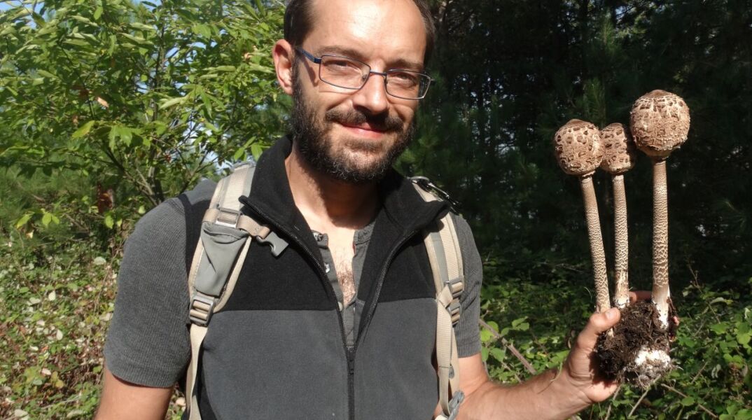 Ο Γιώργος Μάντικας είναι πιστοποιημένος συλλέκτης άγριων αυτοφυών μανιταριών