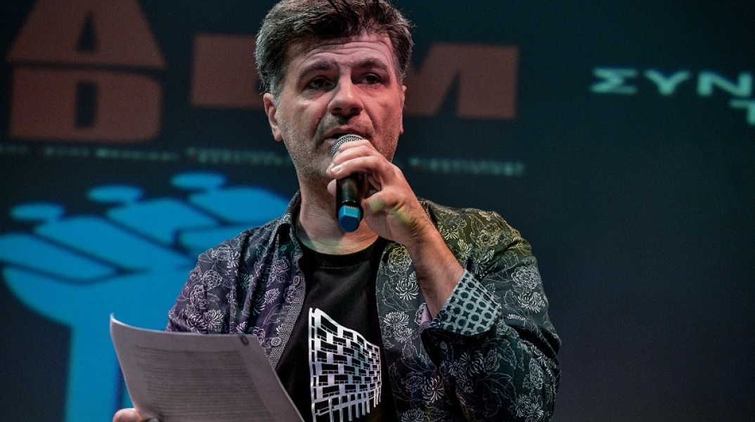 Ο τραγουδοποιός Φοίβος Δεληβοριάς