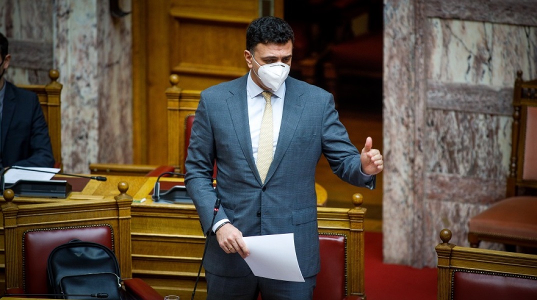 Ο υπουργός Υγείας, Βασίλης Κικίλιας στη Βουλή