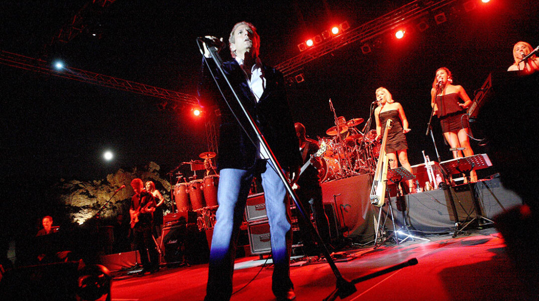Στιγμιότυπο από τη συναυλία του Michael Bolton στο Θέατρο Πέτρας