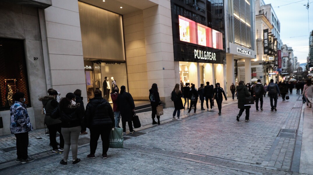 Στιγμιότυπο στην οδό Ερμού 