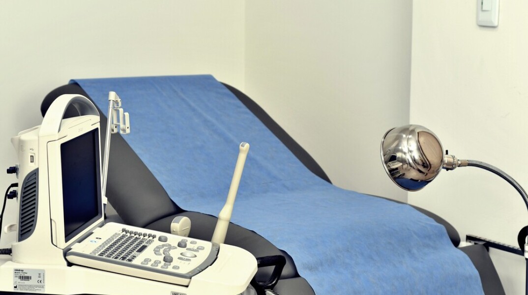 Ένας 49χρονος μαιευτήρας καταδικάστηκε χθες σε ποινή κάθειρξης 12 ετών από το ποινικό δικαστήριο του Ερό στην νότια Γαλλία