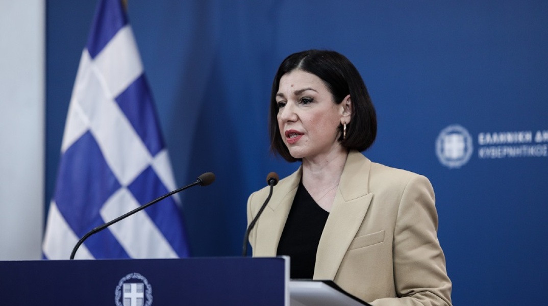 Η κυβερνητική εκπρόσωπος, Αριστοτελία Πελώνη