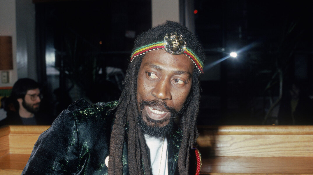 O Bunny Wailer, ιδρυτικό μέλος του συγκροτήματος «The Wailers», το 1975