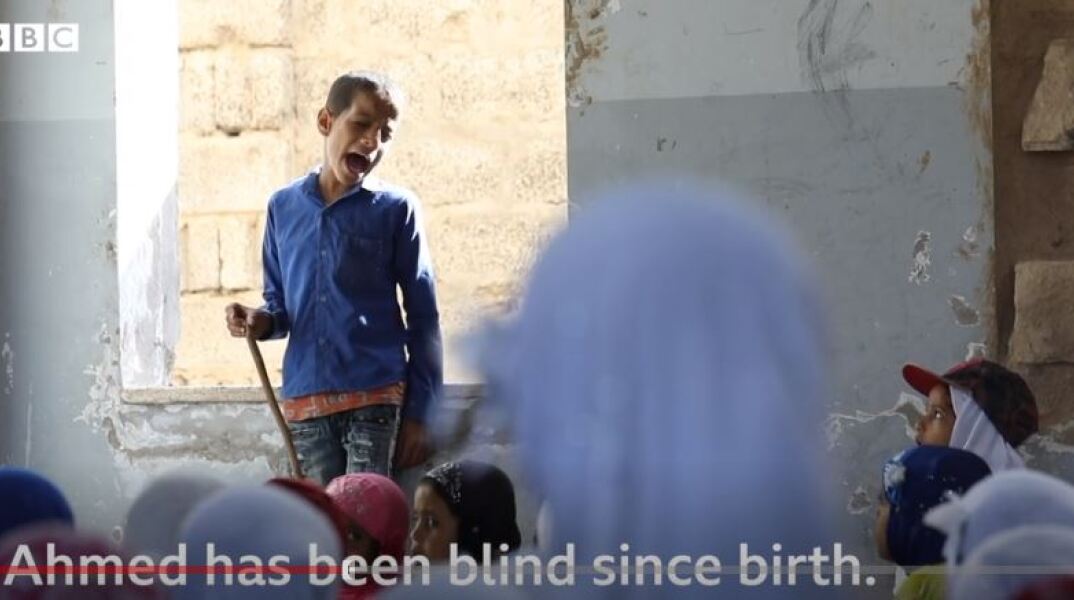 O 9χρονος τυφλός δάσκαλος του σχολείου της Τάιζ