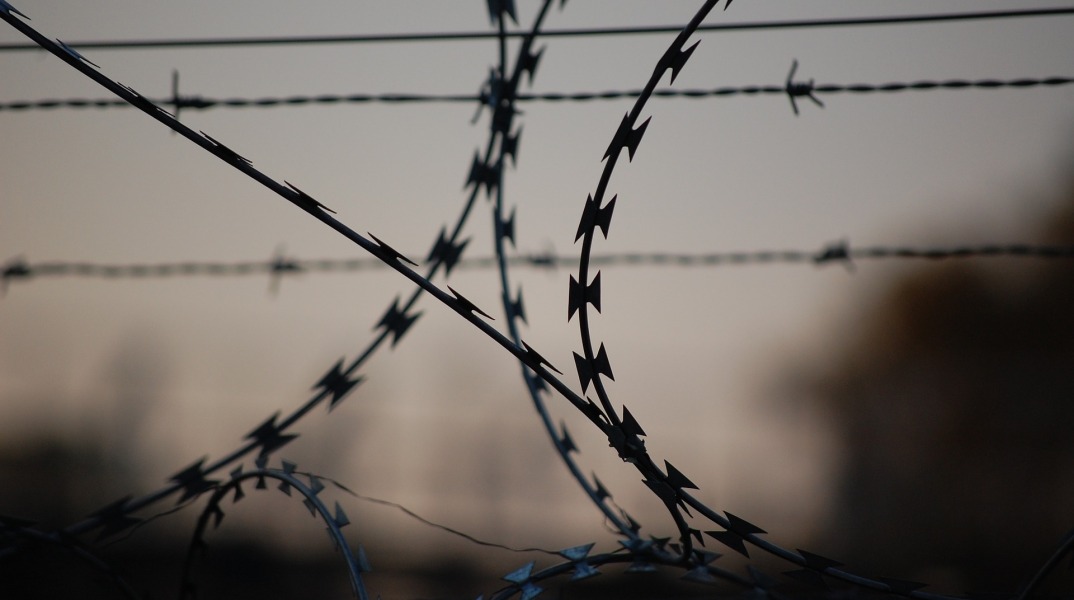 barbed-wire-765484_1920.jpg