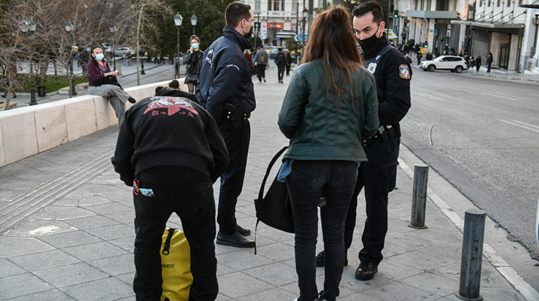 ΠΡΟΛΗΠΤΙΚΟΙ ΕΛΕΓΧΟΙ ΑΠΟ ΤΗΝ ΑΣΤΥΝΟΜΙΑ ΣΕ ΚΟΣΜΟ ΠΕΡΙΜΕΤΡΙΚΑ ΤΗΣ ΠΛΑΤΕΙΑΣ ΣΥΝΤΑΓΜΑΤΟΣ