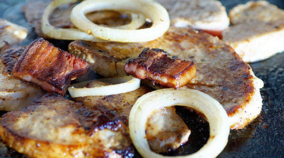 Τσικνοπέμπτη 2021 - Φαγητό σε ψησταριά (ΦΩΤΟ ΑΡΧΕΙΟΥ)