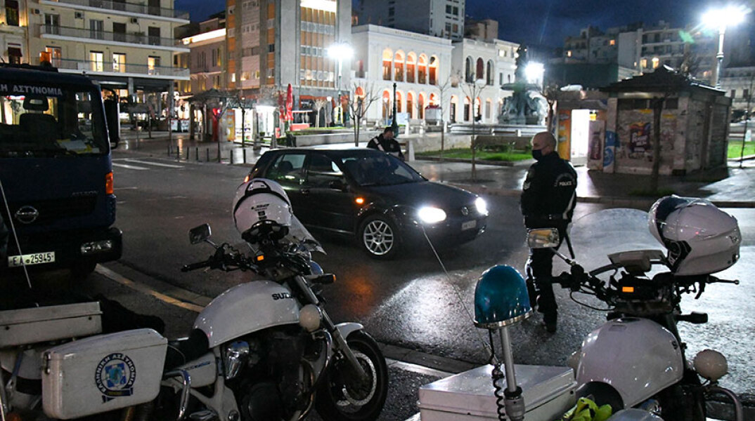 Lockdown - Μέτρα - Νυχτερινή απαγόρευση κυκλοφορίας: Έλεγχοι της Αστυνομίας στην Πάτρα