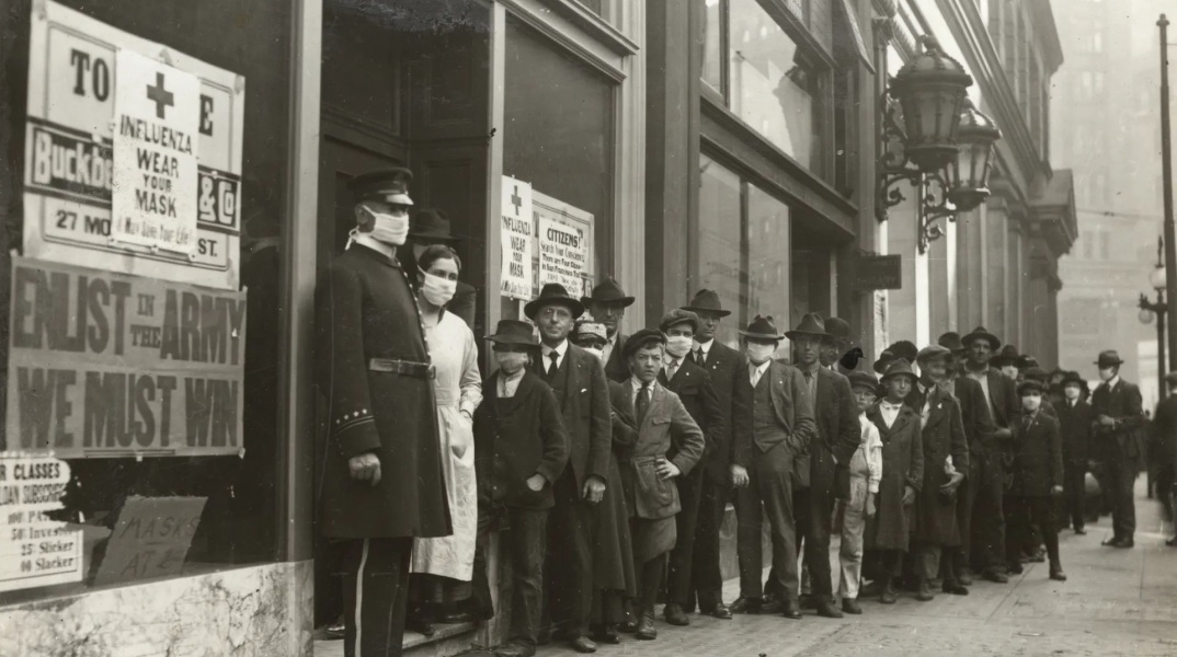 Άνθρωποι που περιμένουν στην ουρά το 1918, κατά τη διάρκεια της ισπανικής γρίπης