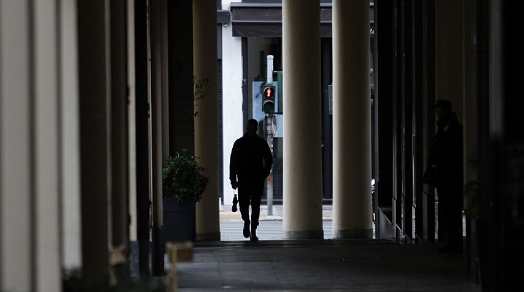 Lockdown: Κλειστά μαγαζιά στην Αθήνα