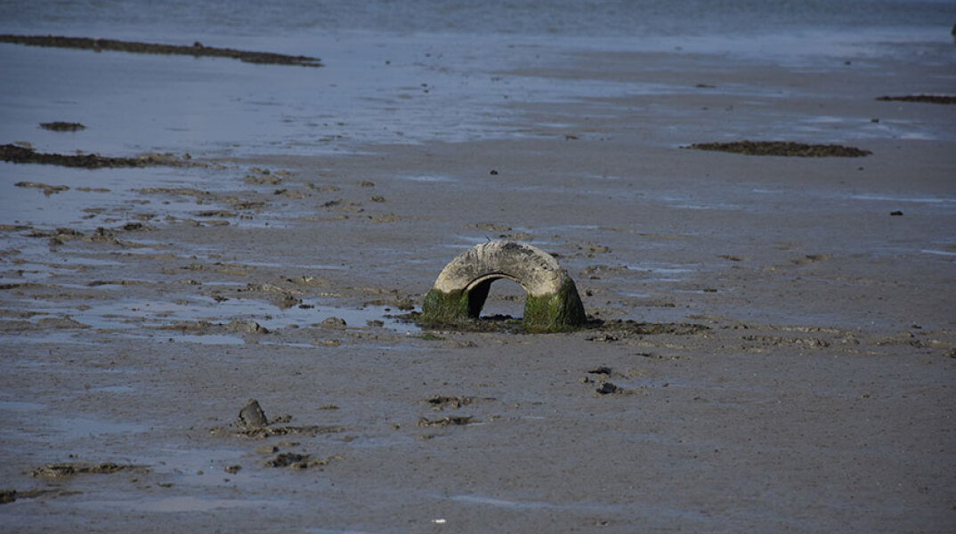 Υποχώρησε η θάλασσα - Η άμπωτη στον Αργολικό κόλπο σε Ναύπλιο και Νέα Κίο