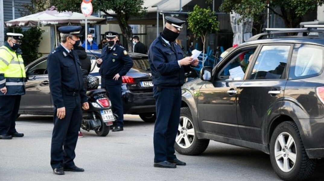 Έλεγχοι της Αστυνομίας για τις βεβαιώσεις μετακίνησης