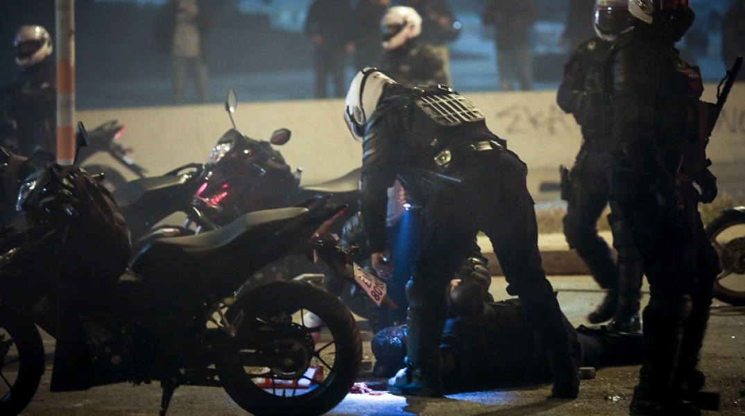 Τραυματίας αστυνομικός στα επεισόδια της Νέας Σμύρνης