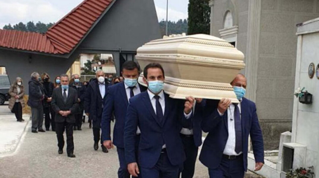 Έλλη Διβάνη: Στα Τρίκαλα τελέστηκε η κηδεία της 33χρονης