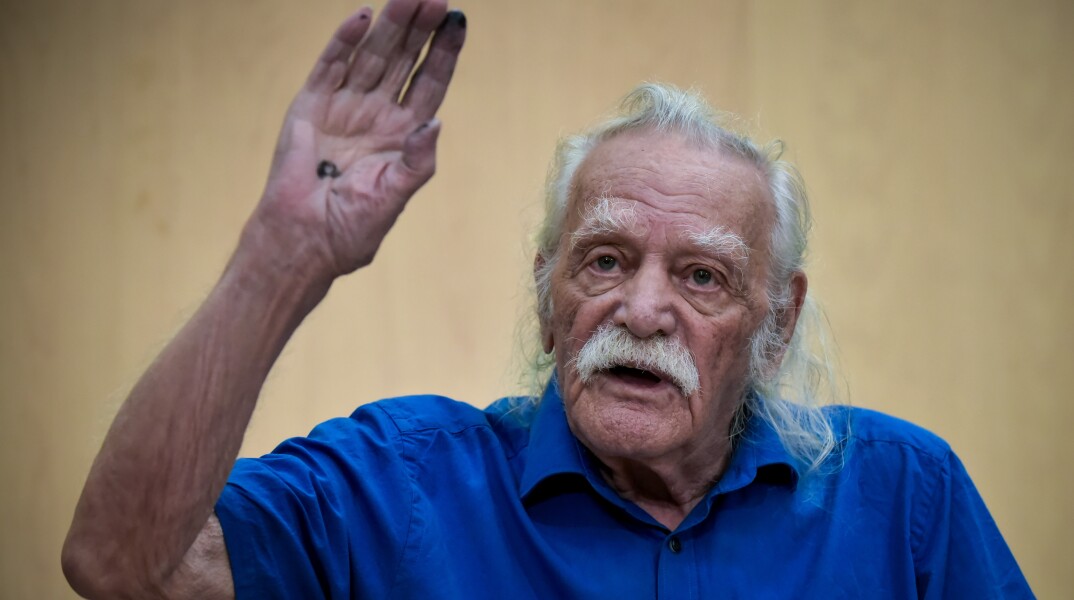 Μανώλης Γλέζος 