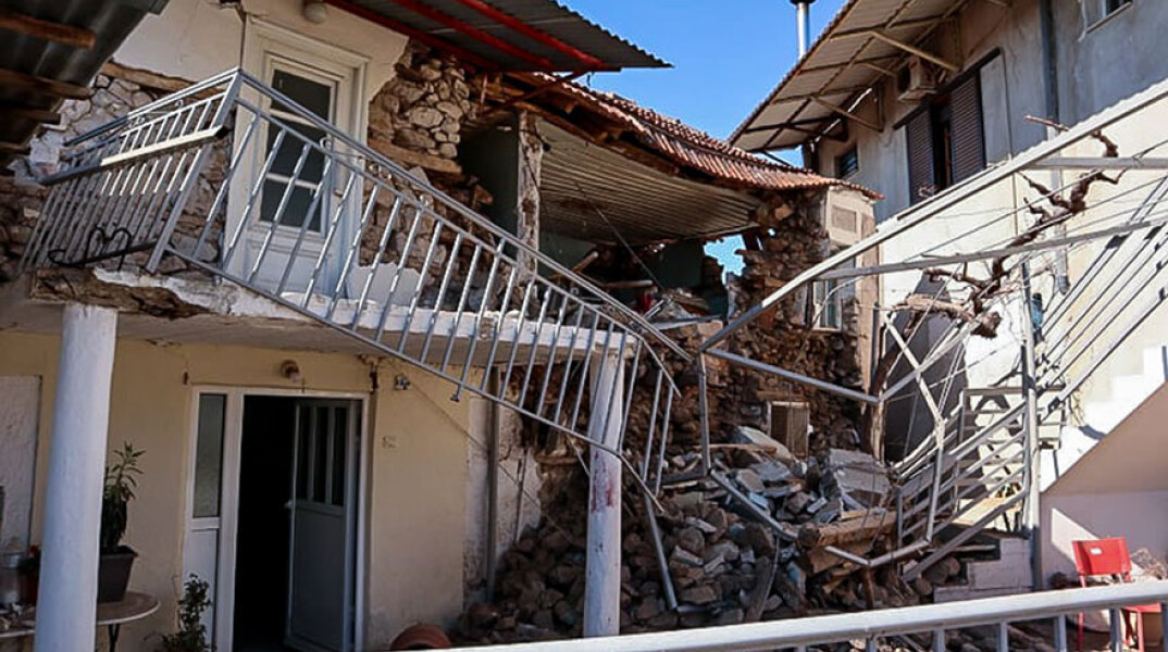 Σεισμός στην Ελασσόνα: Κατεστραμμένο σπίτι στο Μεσοχώρι