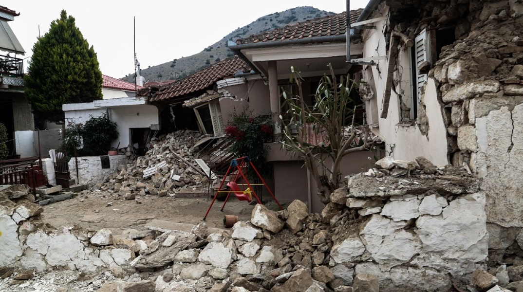 Καταστροφές σε κτήρια από τον σεισμό στην Ελασσόνα