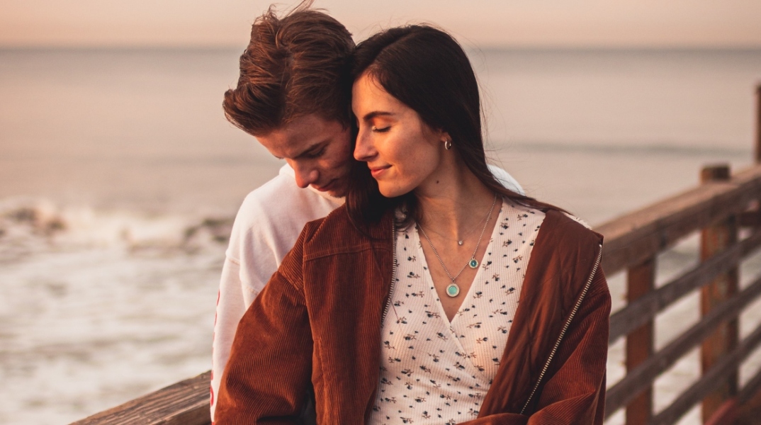 Ζευγάρι αγκαλιά