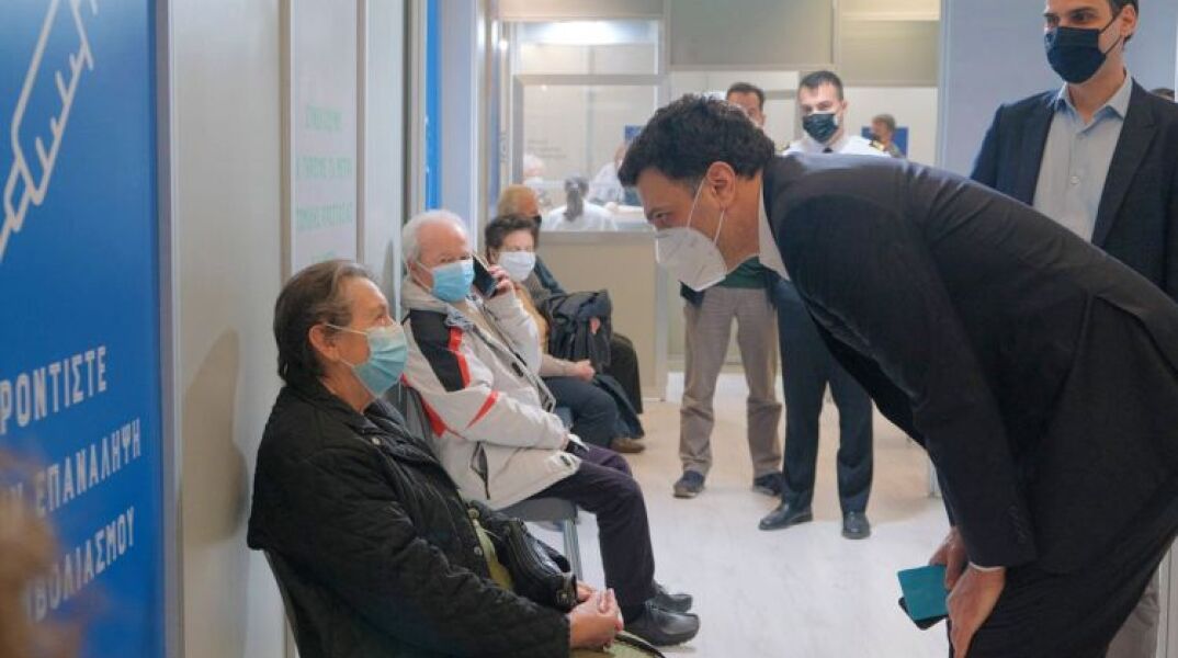 Eπίσκεψη Κικίλια στο mega εμβολιαστικό κέντρο στο Μαρούσι