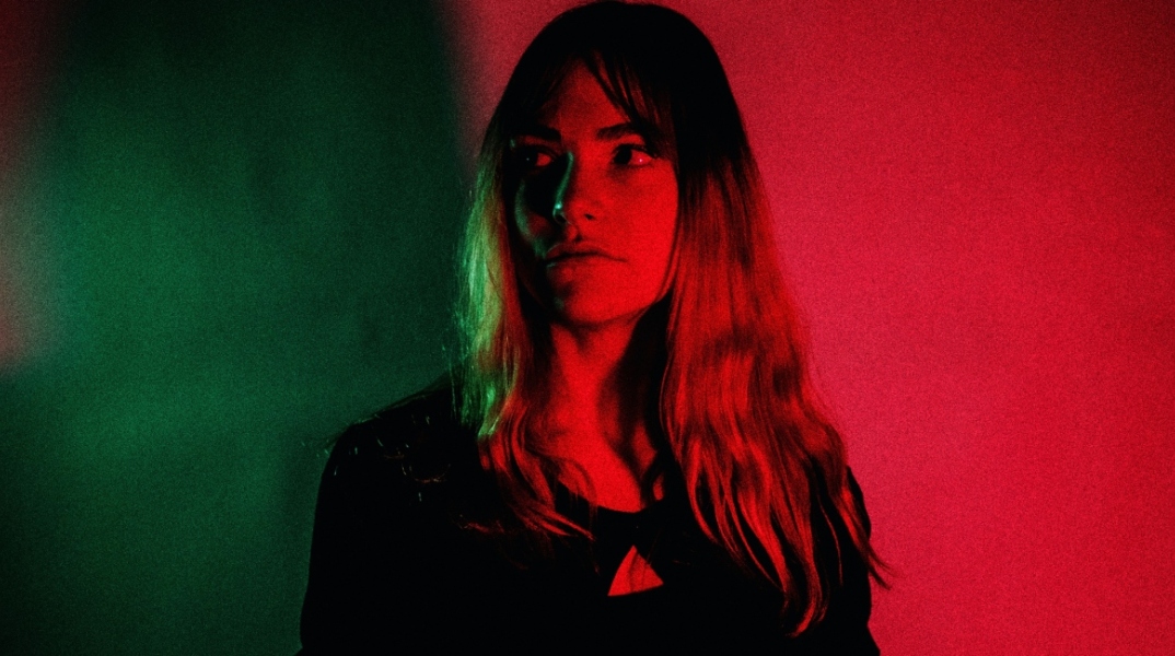 Γυναίκα με μαύρη μπλούζα