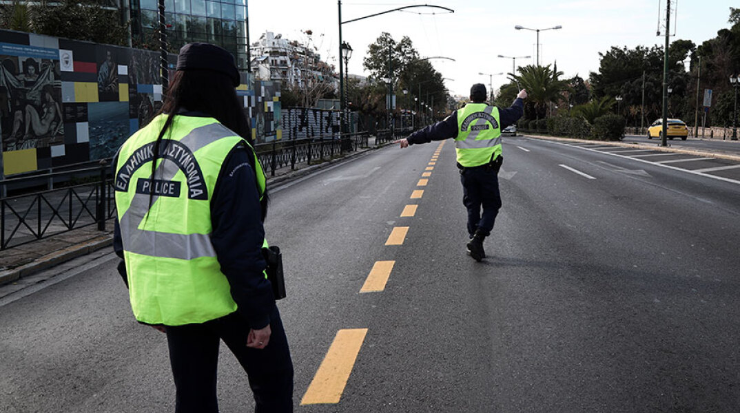 Lockdown: Έλεγχοι από την ΕΛ.ΑΣ για άσκοπες μετακινήσεις