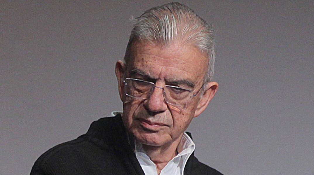 Mένης Κουμανταρέας 