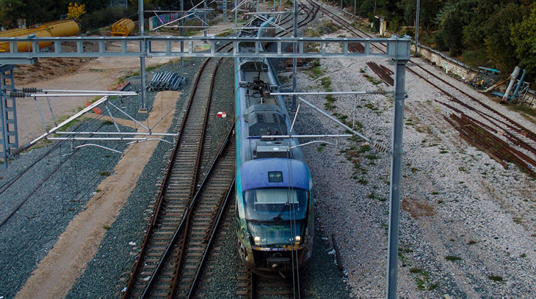 Προαστιακός (ΦΩΤΟ ΑΡΧΕΙΟΥ) - Συρμός παρέσυρε ηλικιωμένη στα Σεπόλια