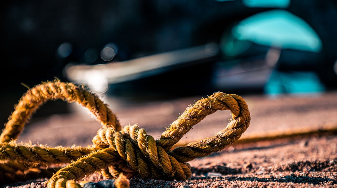 Αυτοκτόνησε 35χρονος γιατί βρέθηκε θετικός στον κορονοϊό στην Εύβοια, εντοπίστηκε κρεμασμένος σε δέντρο και εκεί τον βρήκαν η σύζυγός του και ο αδερφός του 