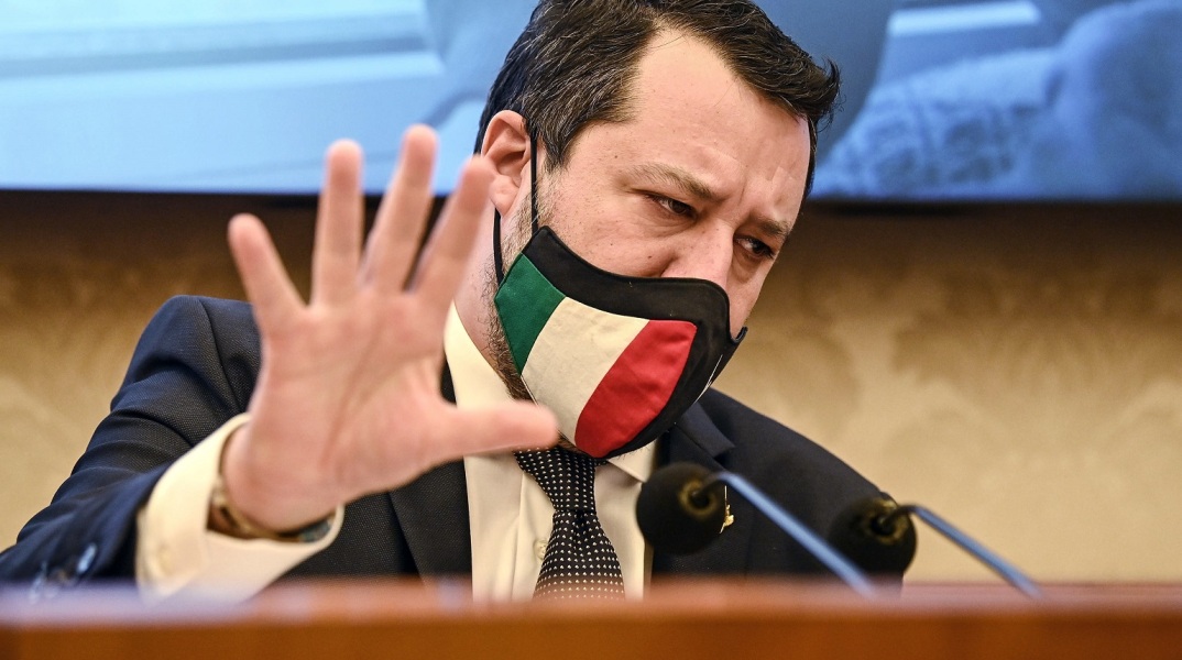 Η εισαγγελία του Παλέρμο της Σικελίας ζήτησε σήμερα την παραπομπή σε δίκη του γραμματέα της Λέγκα, Ματέο Σαλβίνι, για στέρηση ατομικής ελευθερίας σε μετανάστες. 