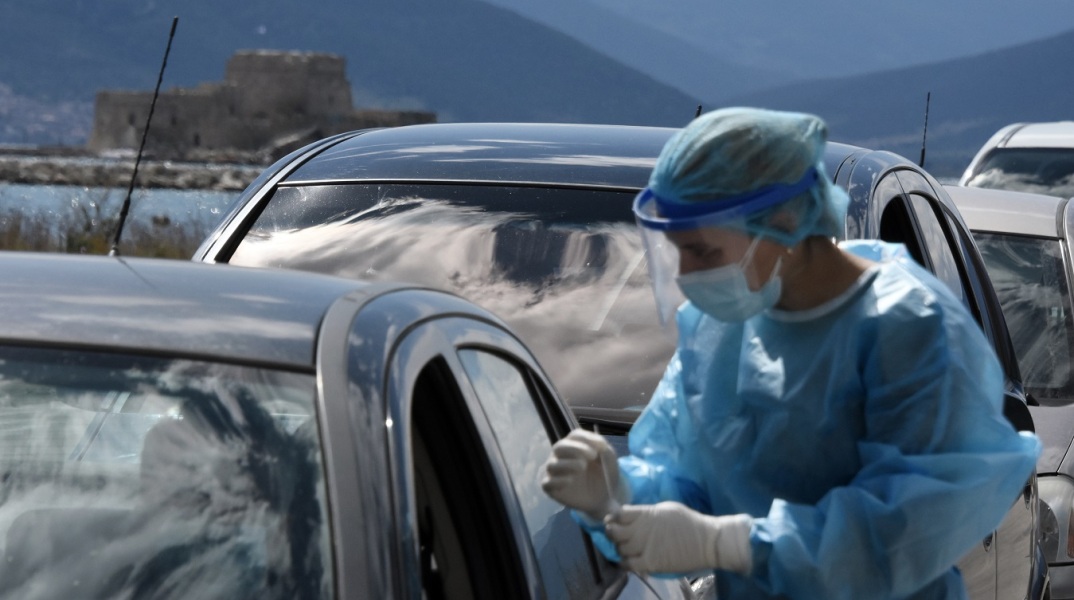 Drive Through Testing του ΕΟΔΥ: Εντοπίστηκαν 219 κρούσματα