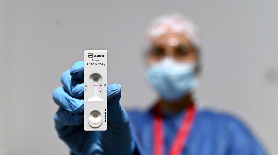Κορωνοϊός; Δωρεάν self test μια φορά την εβδομάδα για όλους τους Έλληνες – Ποια η διαδικασία απόκτησης, πώς θα το κάνουμε μόνοι μας στο σπίτι