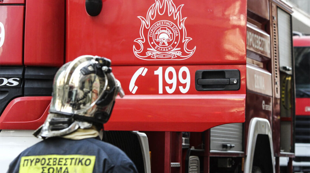 Πυροσβέστης (ΦΩΤΟ ΑΡΧΕΙΟΥ) - Νεκρός άνδρας στα Βριλήσσια σε σπίτι όπου εκδηλώθηκε πυρκαγιά
